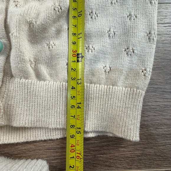 Mini Boden Girls Cream Pointelle Knit Cardigan Ruffle Collar Colored Buttons 6/7 - Picture 4 of 13